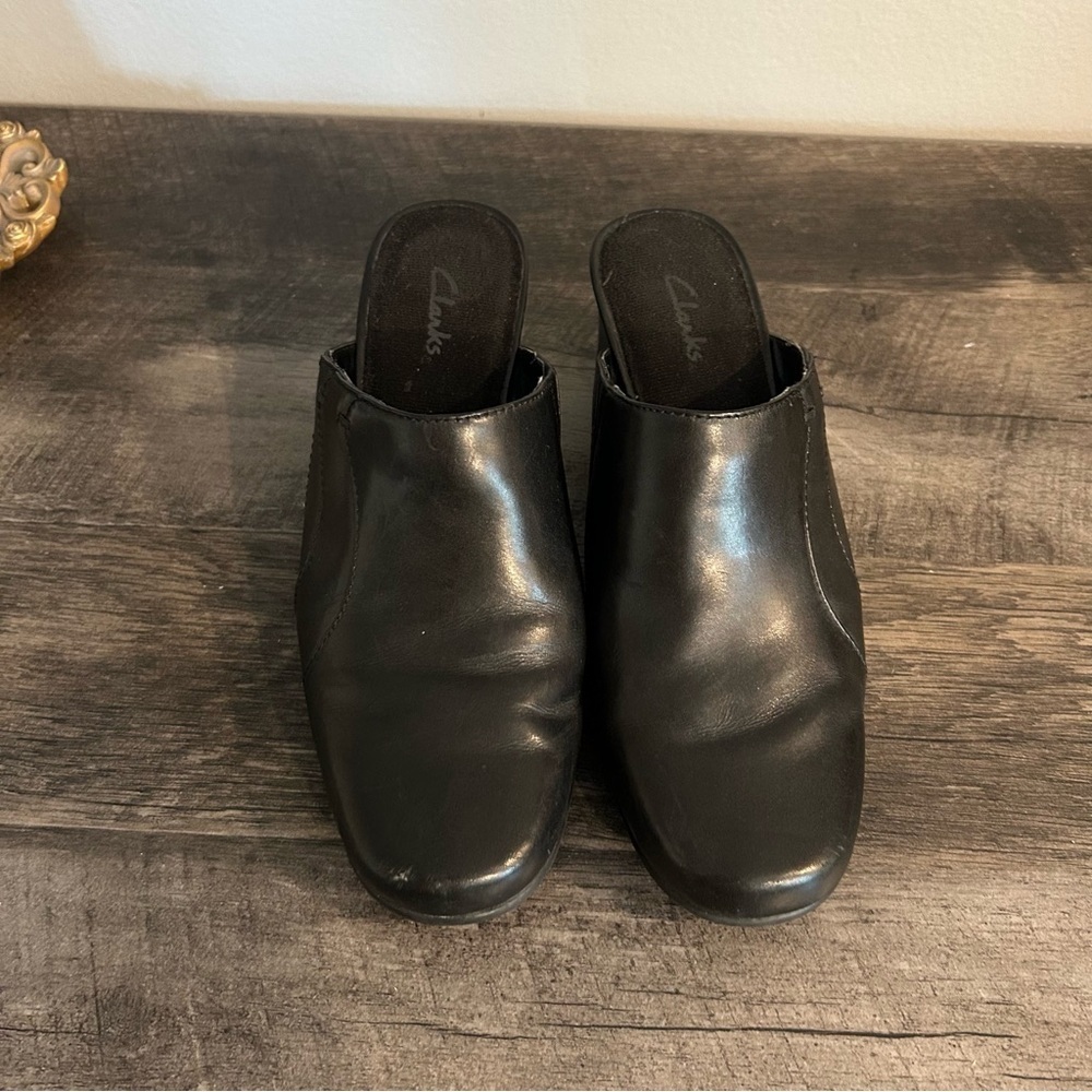 Clarks Women's Size 6.5  Medium Leather Slip-on Top Stitch Slide Heels